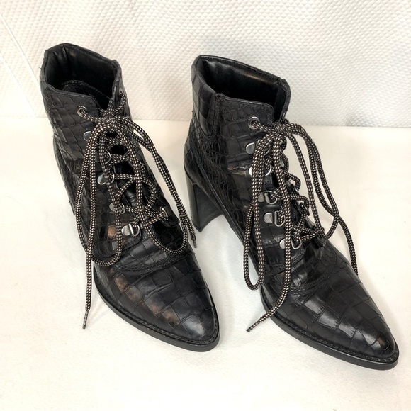 Stuart Weitzman & Gigi Hadid Collab Black Leather Lace Up Ankle Boot Size 7.5 - Picture 3 of 13